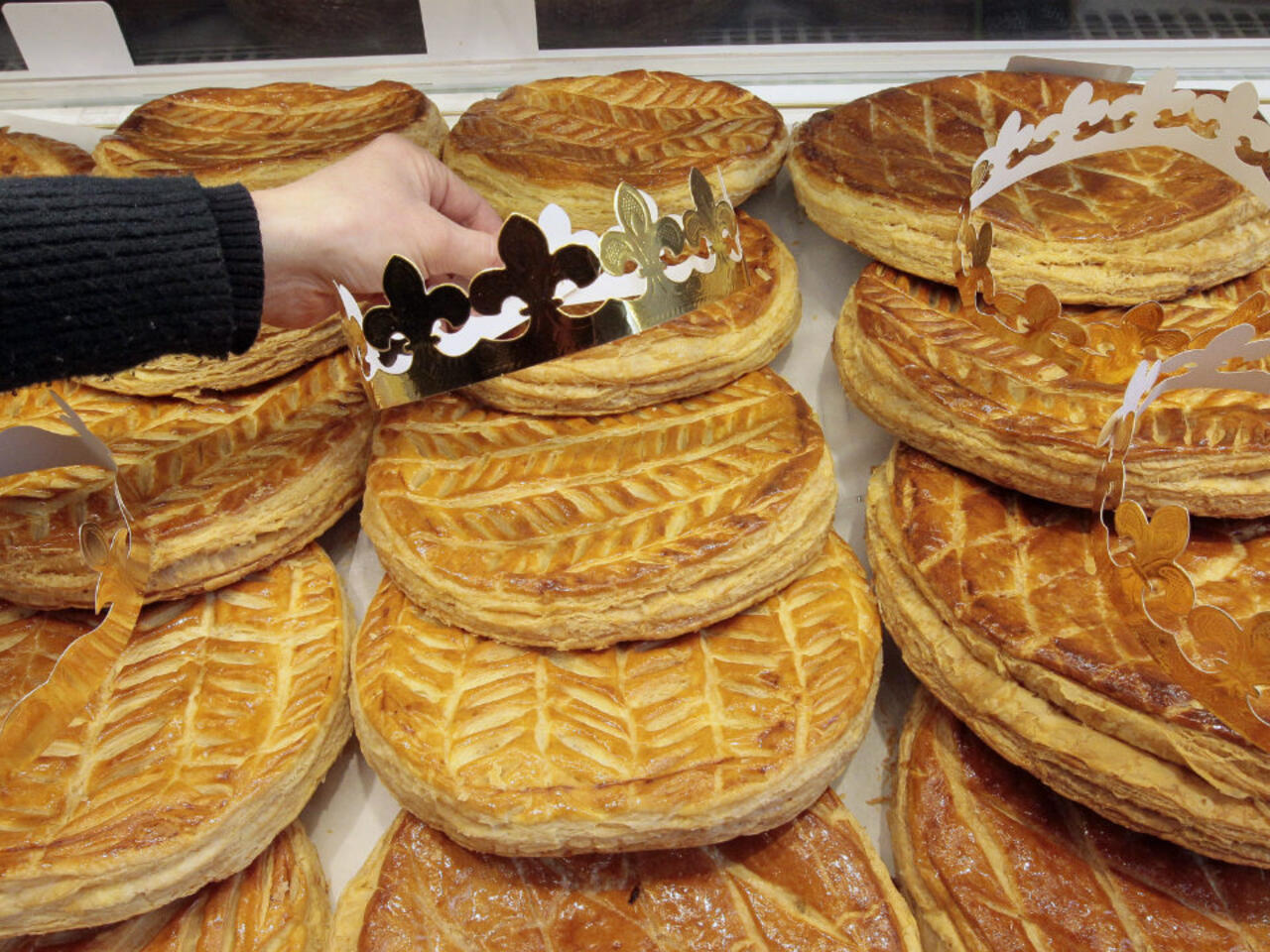 Galette Des Rois Baby King Cake Wikipedia Tradition dictates that